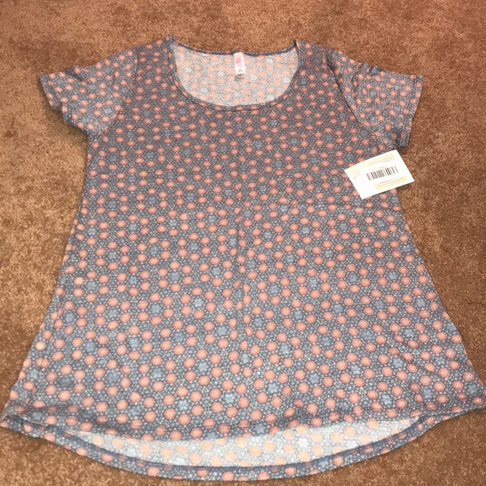 NWT LuLaRoe Classic Tee M